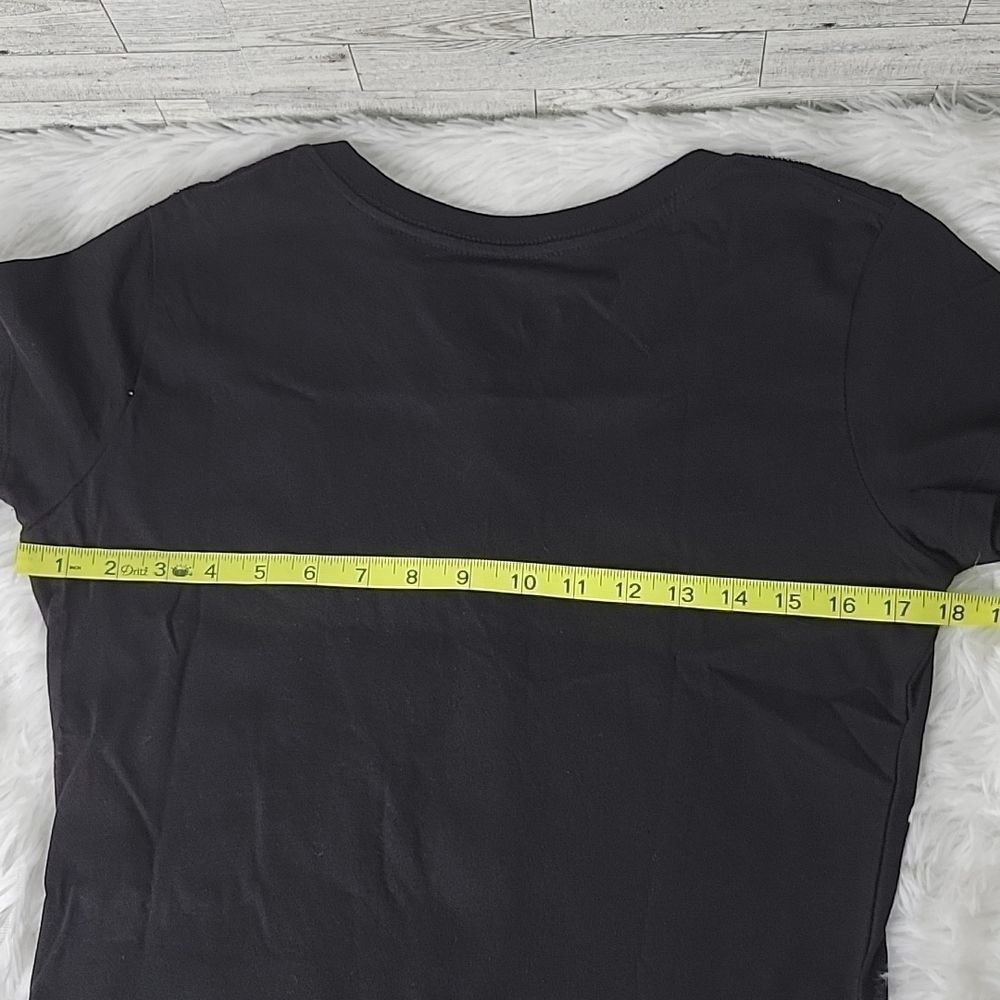 St. Patrick's Day V-Neck T-Shirt Medium (8/10) - Picture 5 of 7